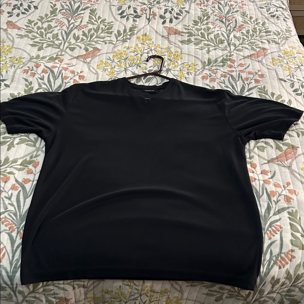 Claiborne Men's Black Short Sleeve Tee